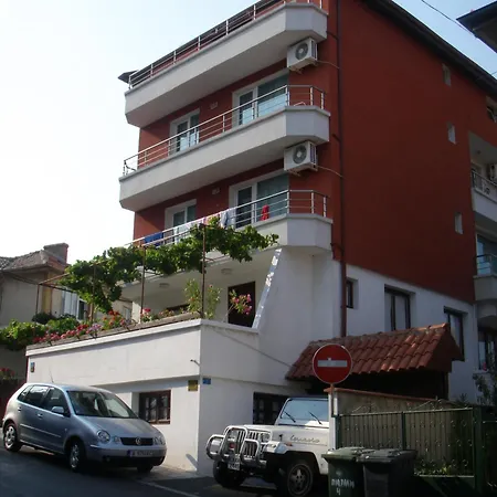 House Prodanovi 4*